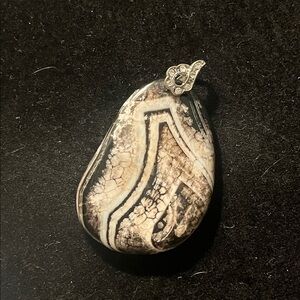 Unique Stone Pendant with Silver Accent
Lixery exquisite to wear on chain Boho